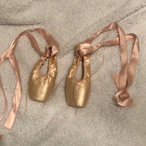 Ballet slippers ( Pointe)
